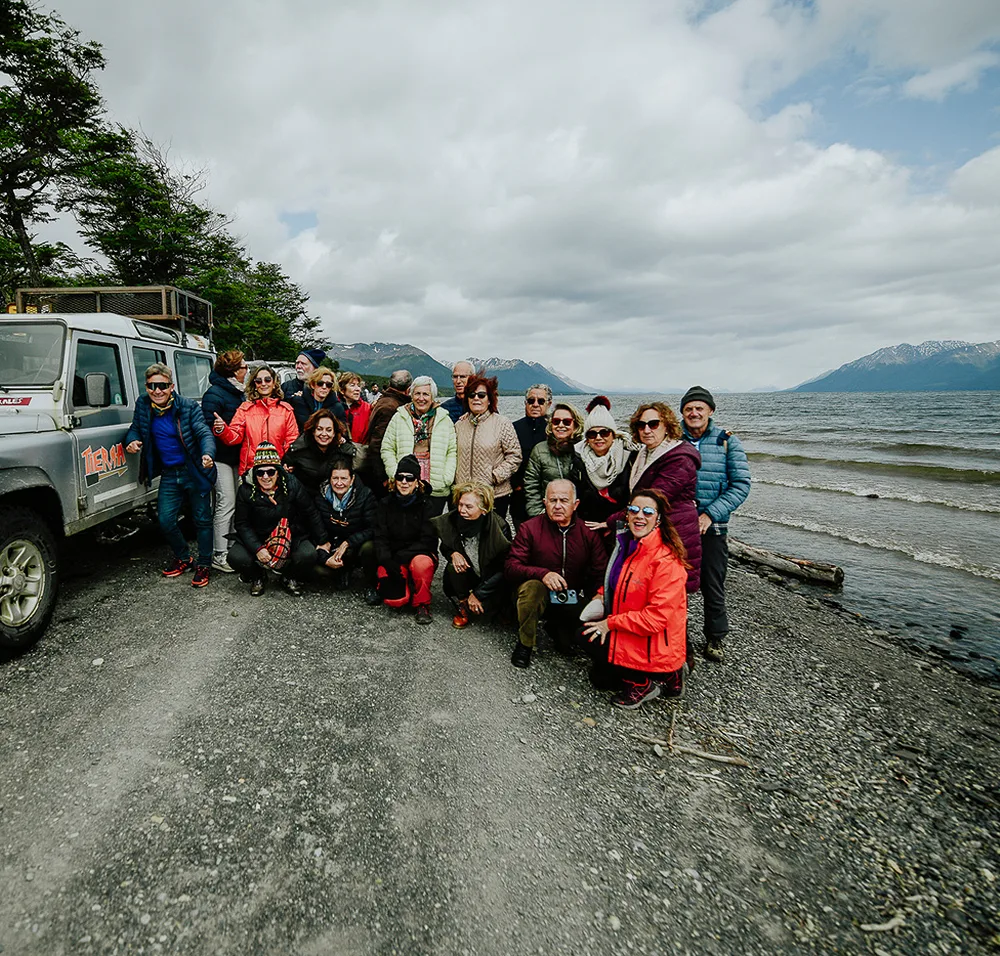 Grupo completo en la costa