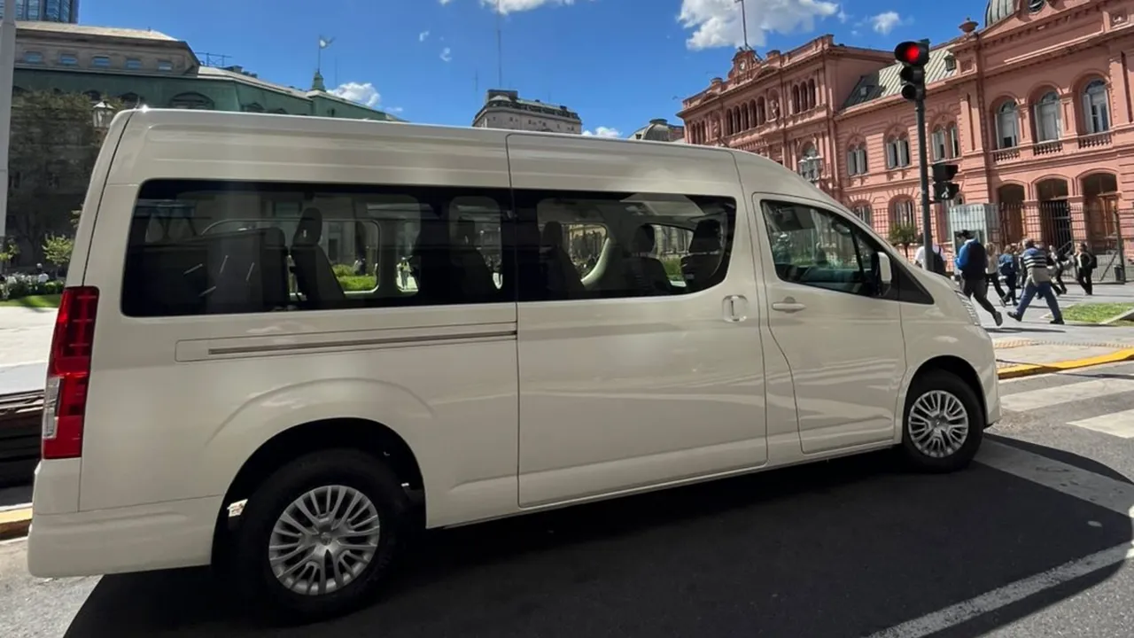 Toyota Hiace Commuter